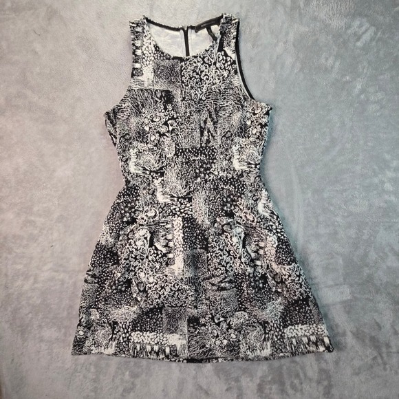 BCBGMaxAzria Dresses & Skirts - BCBGMAXAZRIA Dress Women Small Black White Abstract Print‎ Fit Flare Mini Modern
